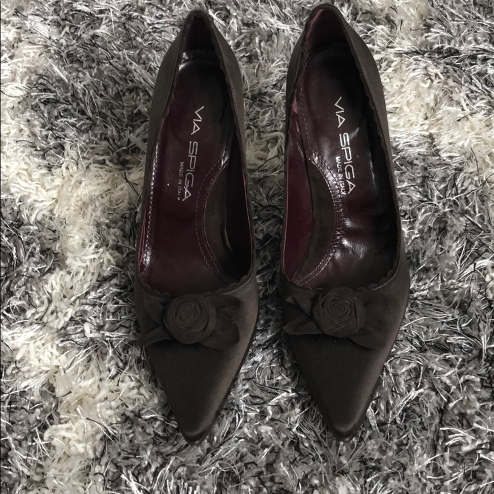 Via Spiga brown dress shoe with flower detail